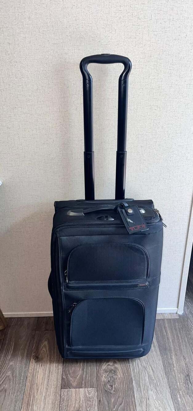 TUMI Alpha G4 22034D4 22 Inch Black Upright Rolling Carry On Luggage